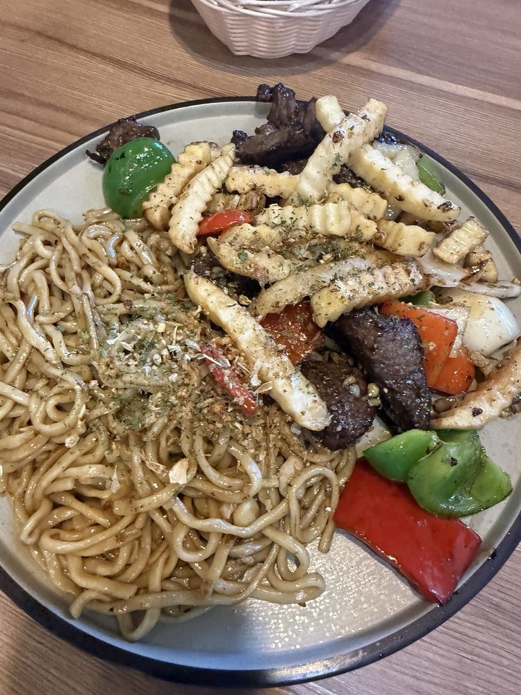 Garlic Noodles with Filet Mignon